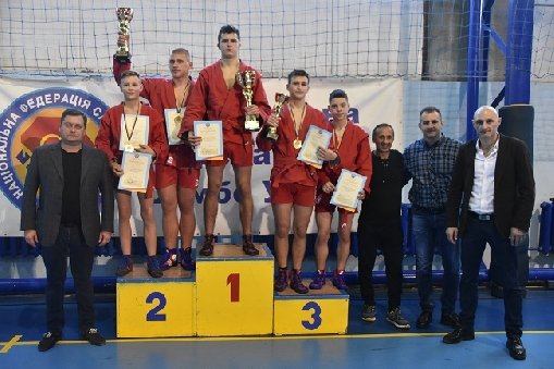 Юные самбисты победили на чемпионате Украины