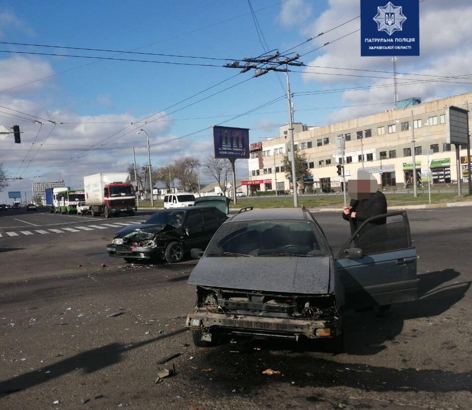 На Московском столкнулись Volkswagen и ВАЗ 21150 (фото)