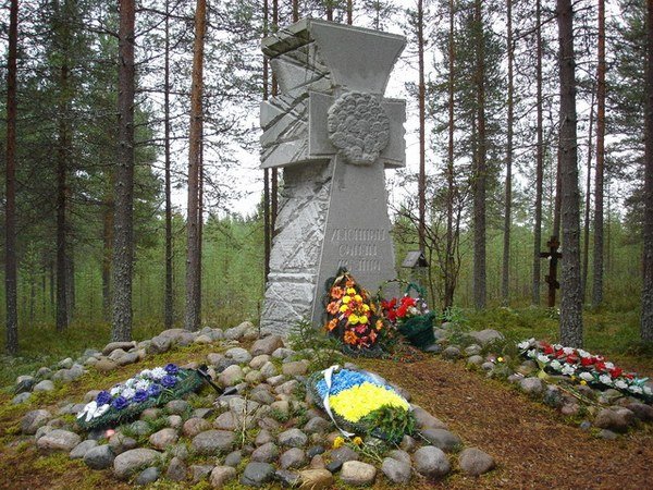В Украине день памяти расстрелянных в урочище Сандармох