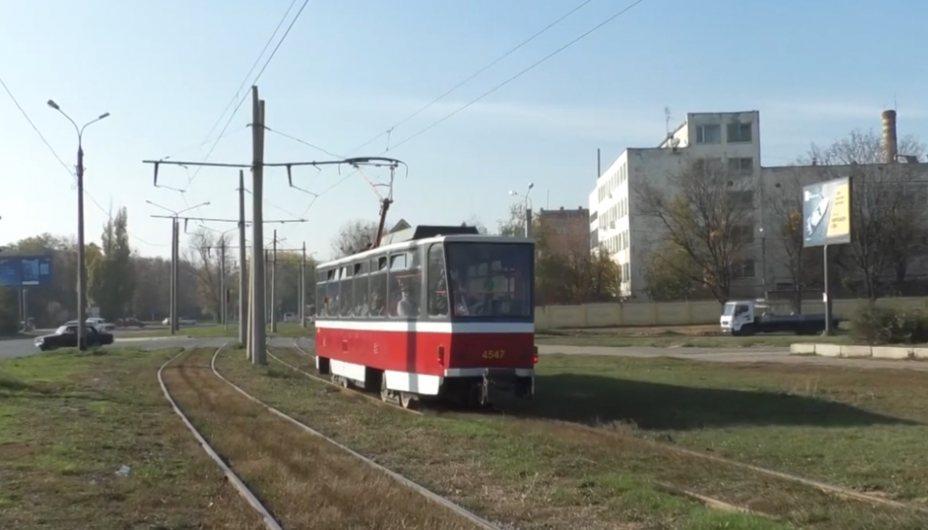 У Харкові вже вчетверте за місяць кинули каміння у трамвай (відео)