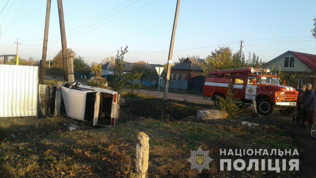 Врезавшихся на авто в столб харьковских селян привлекут к ответственности (фото)