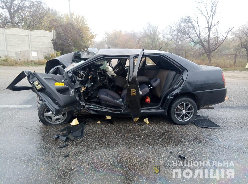 Обнародованы фото ДТП с участием фуры и двух легковушек