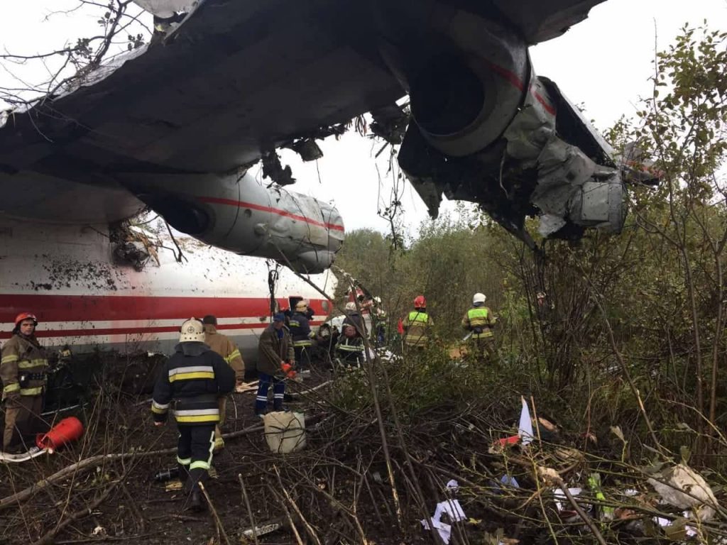 Во Львове потерпел крушение транспортный самолет. Погибли пять человек (видео, фото)