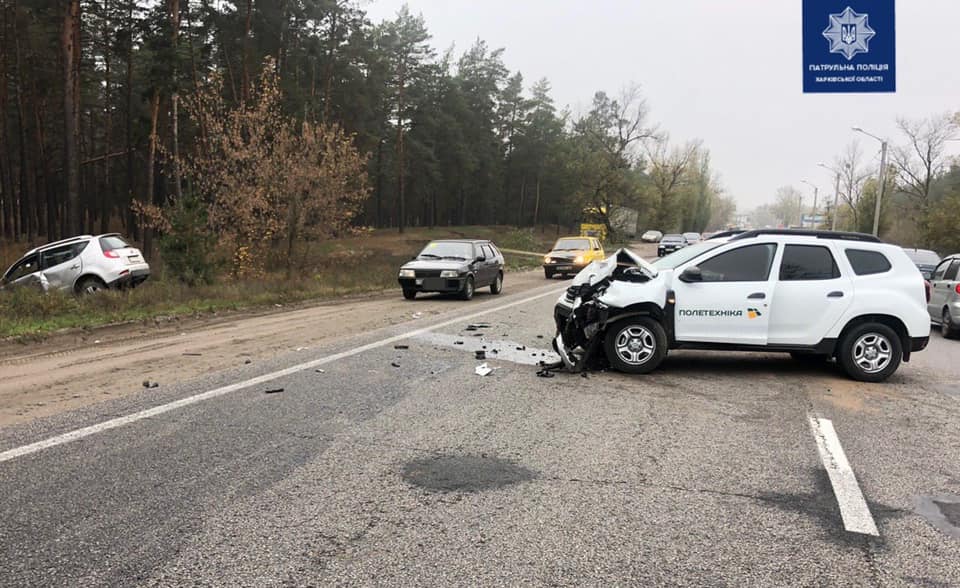 На Мерефянскому шоссе столкнулись Renault и Gelly (фото)