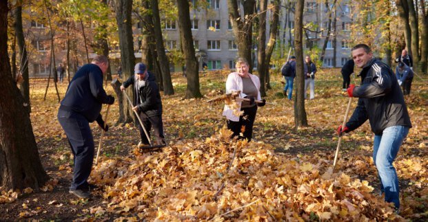 В Харькове состоялся общегородской субботник: 18 тыс. человек убирали сегодня город