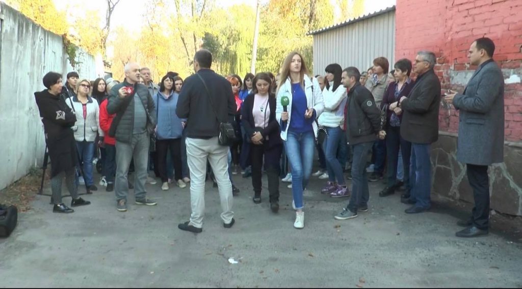 «Переезжайте за город»: жители Новобаварского района требуют закрыть центр для наркозависимых людей