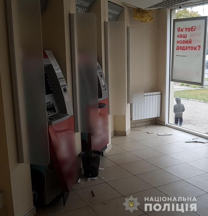 В Харькове повредили банкомат (фото)