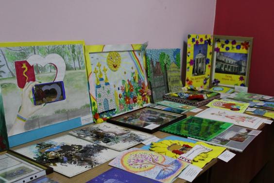 В Харькове открылась выставка детских рисунков