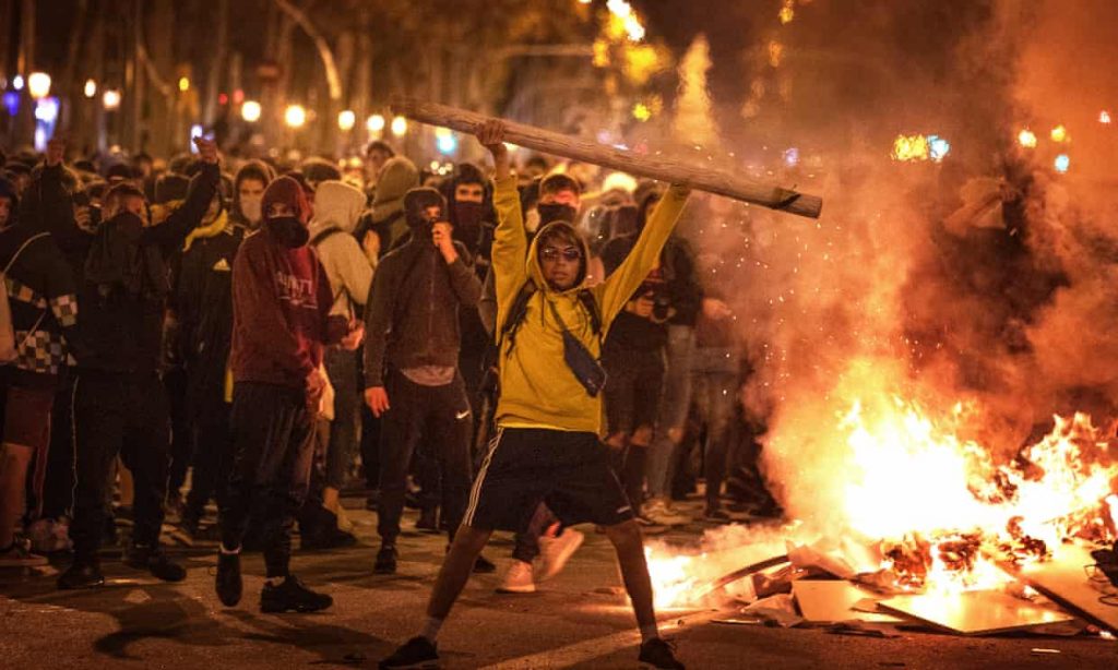 В Каталонии случились самые жестокие беспорядки с начала протестов (фото)