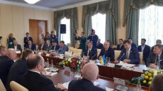 Харьков подписал договор о сотрудничестве с Минском