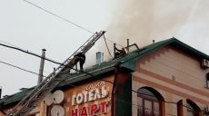 В Харькове горит гостиница (фото)