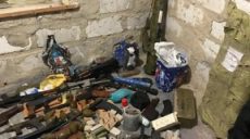 На даче погибшего стрелка на Клочковской нашли склад оружия (фото)