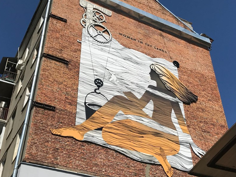 Художники прикрасили муралом старовинну будівлю у самому центрі Харкова (відео)