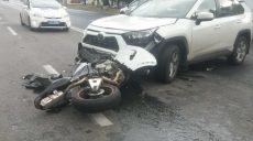 Авария в Харькове: парня увезли в больницу (фото)