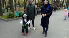 На выходных в парке Горького уже начали отмечать Halloween (фоторепортаж)