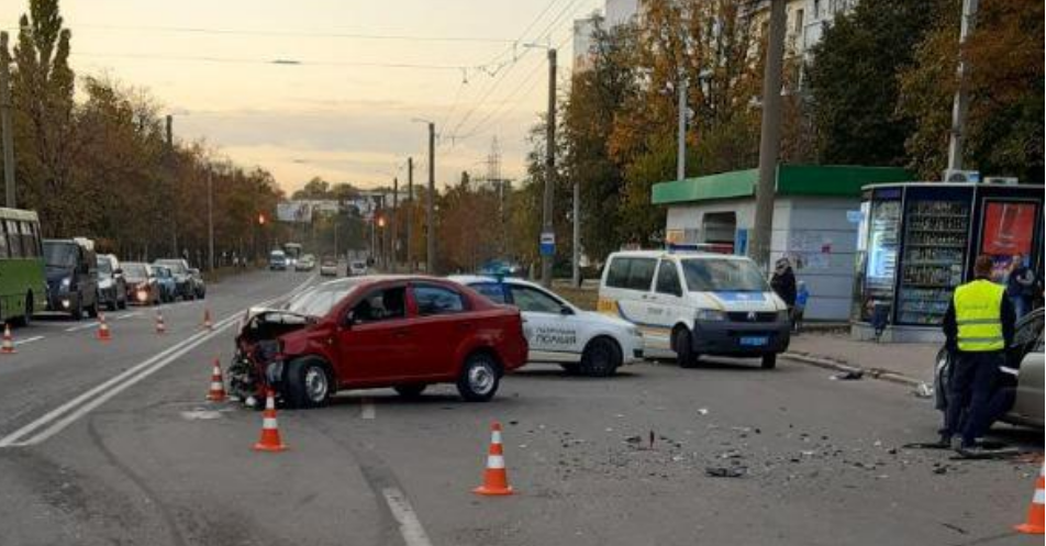 В ДТП на одном из харьковских перекрестков пострадал маленький ребенок (фото)