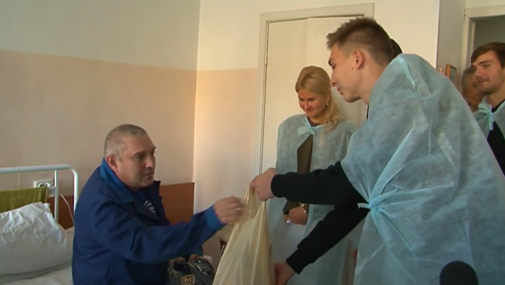 Футбольна команда відвідала пацієнтів Харківського військового шпиталю