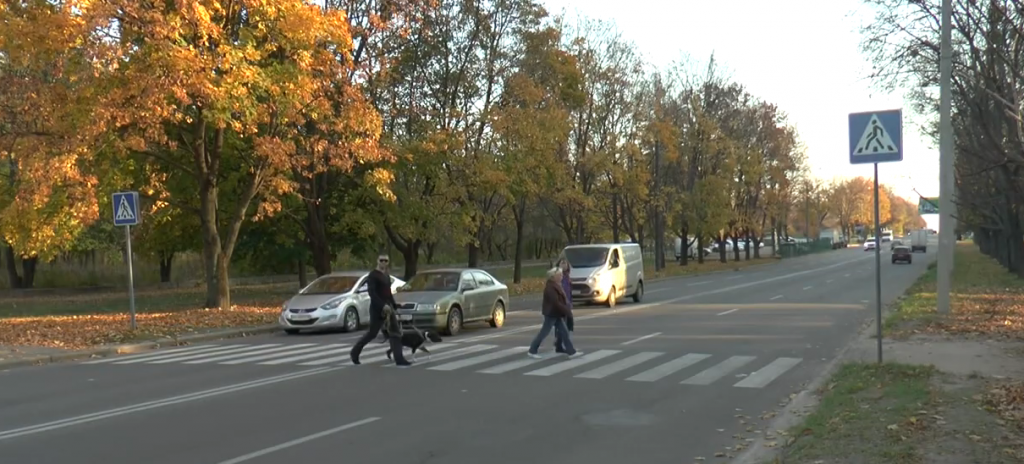 На Салтівці збили мати с доньками. Подробиці ДТП на пішохідному переході (відео)