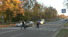 На Салтівці збили мати с доньками. Подробиці ДТП на пішохідному переході (відео)