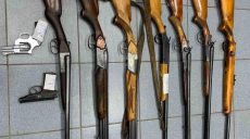 В Харькове граждане продолжают сдавать оружие