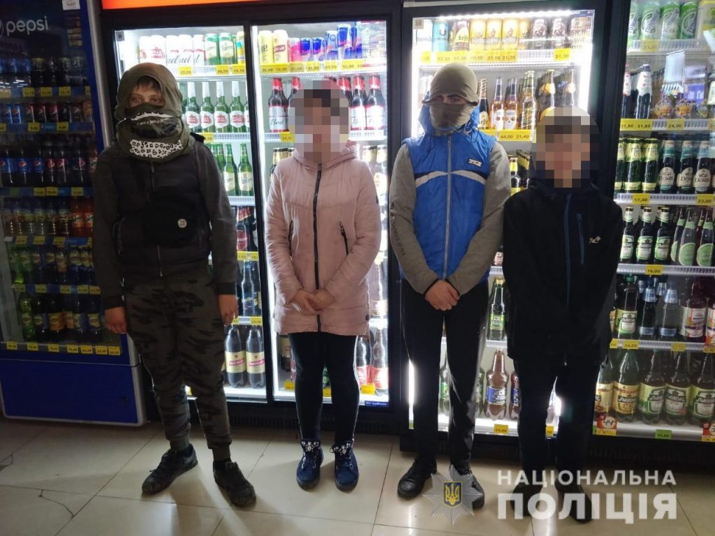 Подростки попытались ограбить киоск в Харькове (фото)