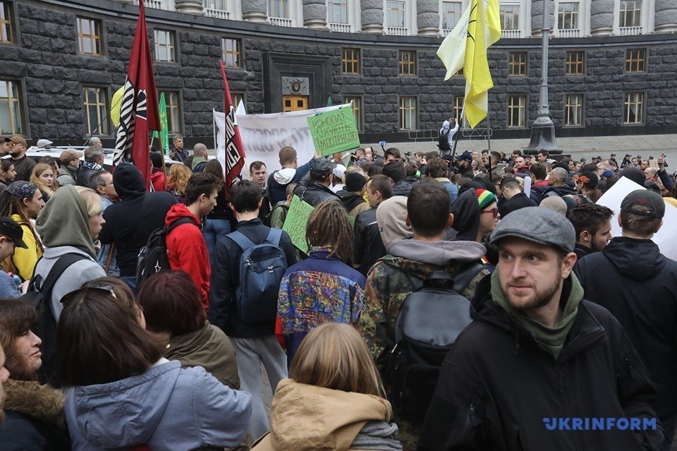 В Киеве прошел марш за легализацию медицинского каннабиса (фото)