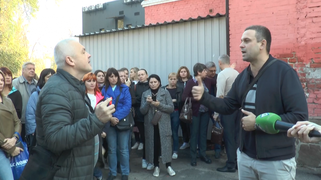 Мешканці Новобаварського району виступили за перенесення центру для наркозалежних (відео)