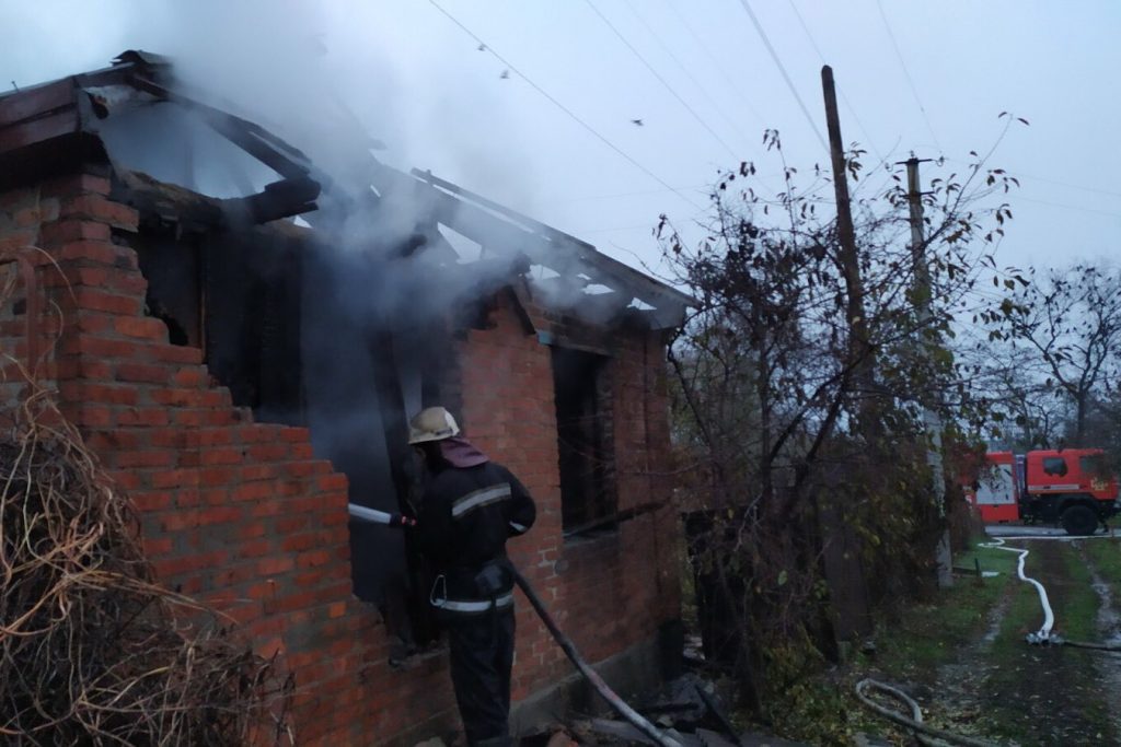 Спасатели погасили пожар в частном доме (фото)