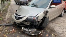 На Олимпийской Mazda врезалась в забор