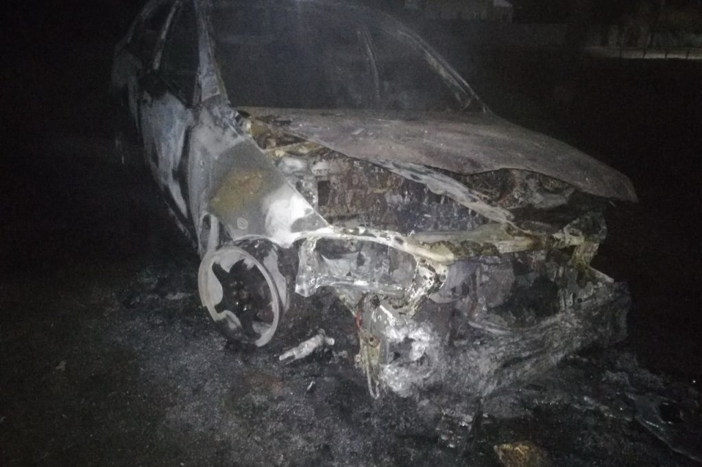 На Харьковщине в сгоревшем Chevrolet Lacetti найдено тело его владельца (фото)