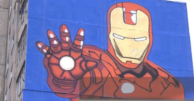 Супергерой Marvel добрался до стены харьковской многоэтажки (фото)