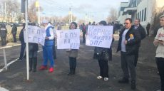 К приезду Зеленского харьковчане вышли на пикет против Кернеса (фото)
