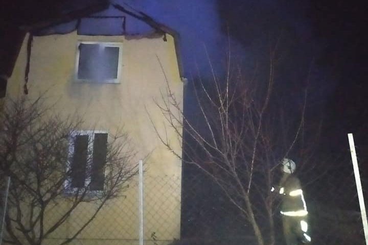 На Харьковщине сгорела двухэтажная дача (фото)