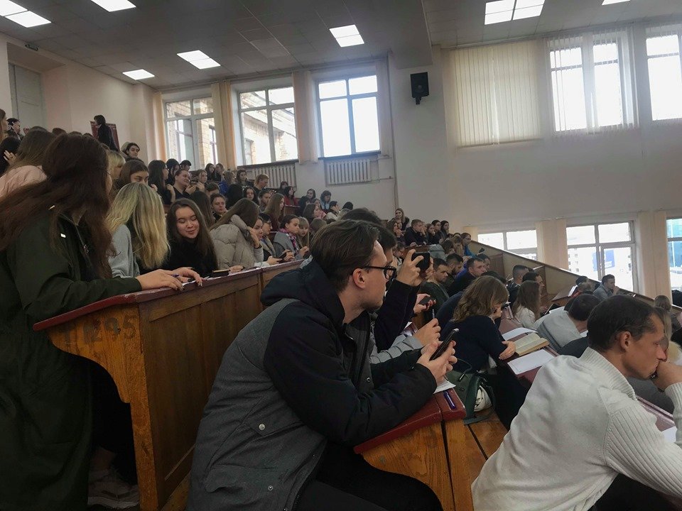 Подтвердить подлинность диплома о высшем образовании можно через Интернет