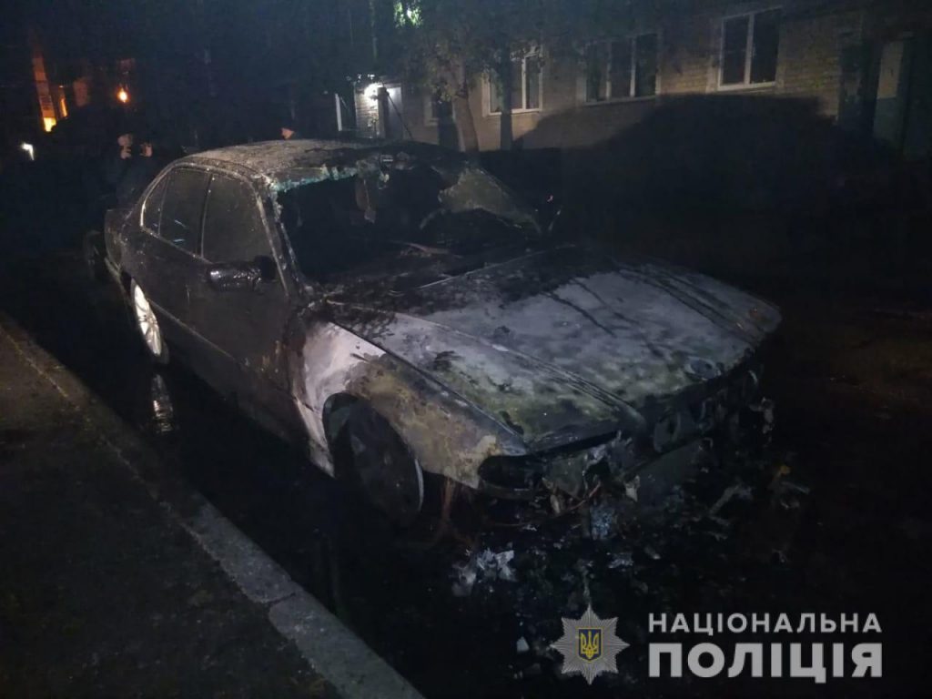 В Харьковской области сгорел автомобиль (фото)