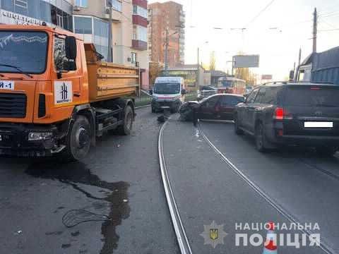 На ул. Молочной погиб водитель, который выехал на «встречку» (фото)