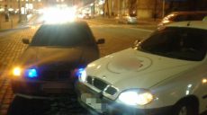 На Сумской водитель Daewoo на повороте не пропустил вперед BMW (фото)