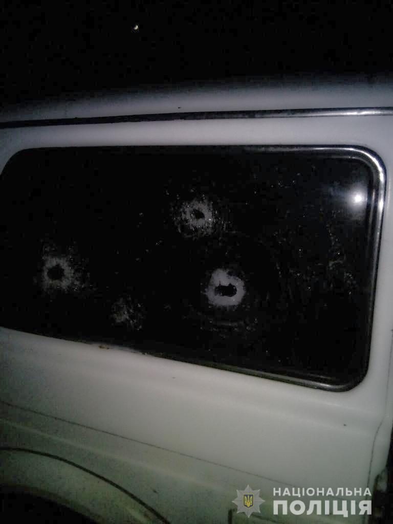 На Харьковщине обстреляли машину местного активиста (фото)
