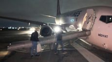 Одесский аэропорт заблокирован: самолет без шасси совершил жесткую посадку