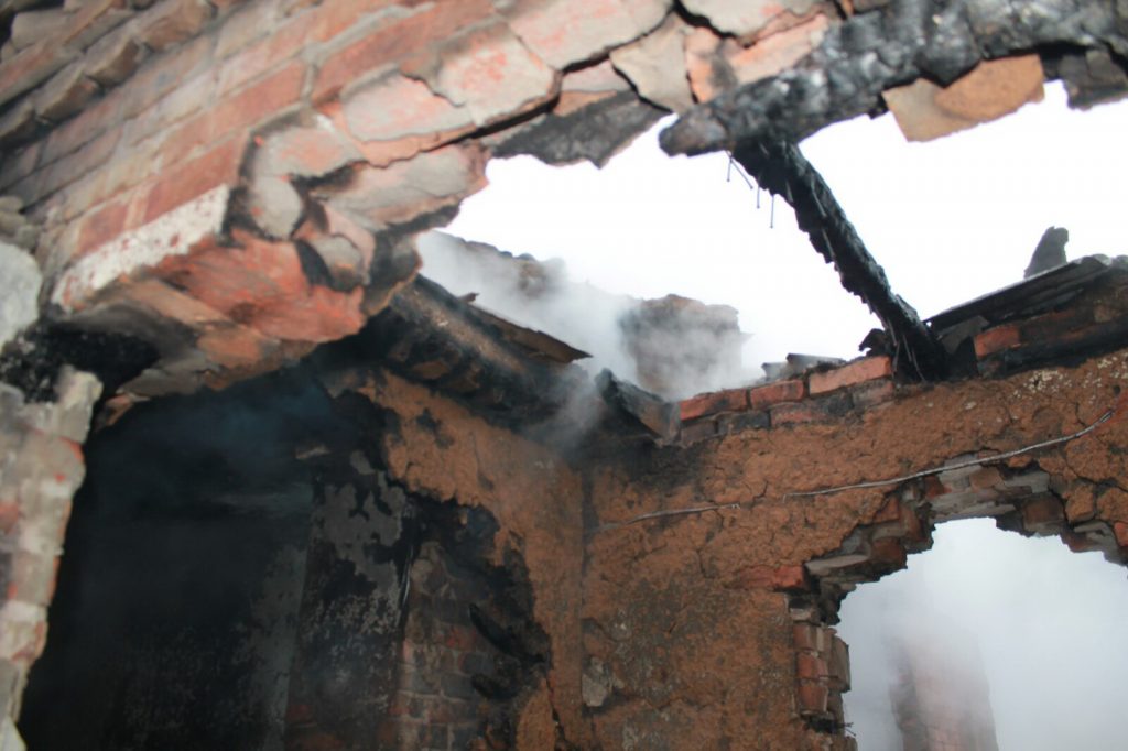 В Лозовском районе заживо сгорела пенсионерка (фото)