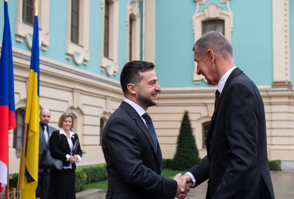 Зеленский не будет бриться, пока не вернутся украинские корабли (фото)