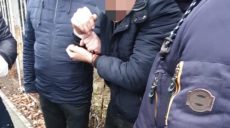 Офицер харьковской полиции пойман на продаже наркотиков (фото)
