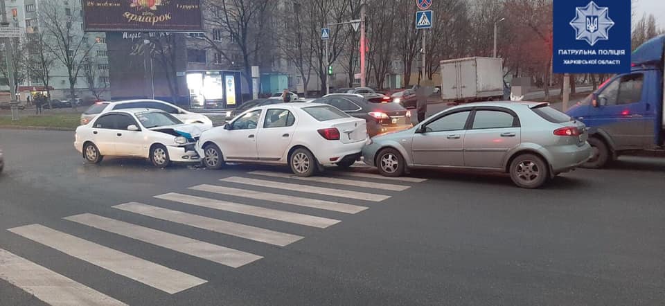 На пр. Петра Григоренко произошло тройное ДТП (фото)