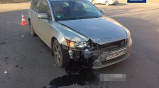 На ул. Харьковских Дивизий столкнулись ВАЗ и Volvo