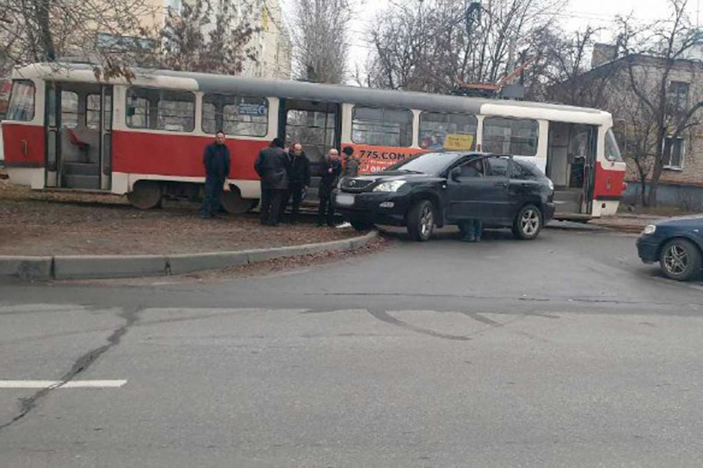 Из-за аварии на Салтовке заблокировано движение трамваев — соцсети (фото)