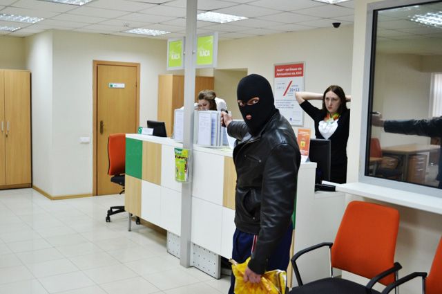 В Харькове на 8 лет осудили грабителя банка