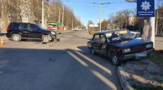 На бул. Богдана Хмельницкого Lexus не пропустил вперед ВАЗ (фото)