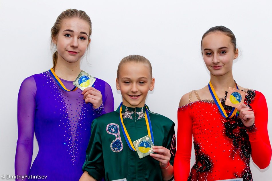 Харьковские фигуристы-юниоры заняли весь пьедестал на чемпионате Украины среди юниоров