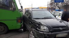 В Харькове автобус попал в ДТП (фото)