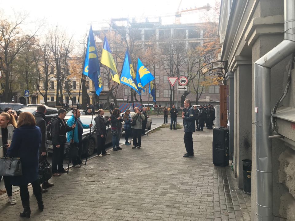 «Палач» и «Убийца»: в Харькове пикет против переименования проспекта Петра Григоренка